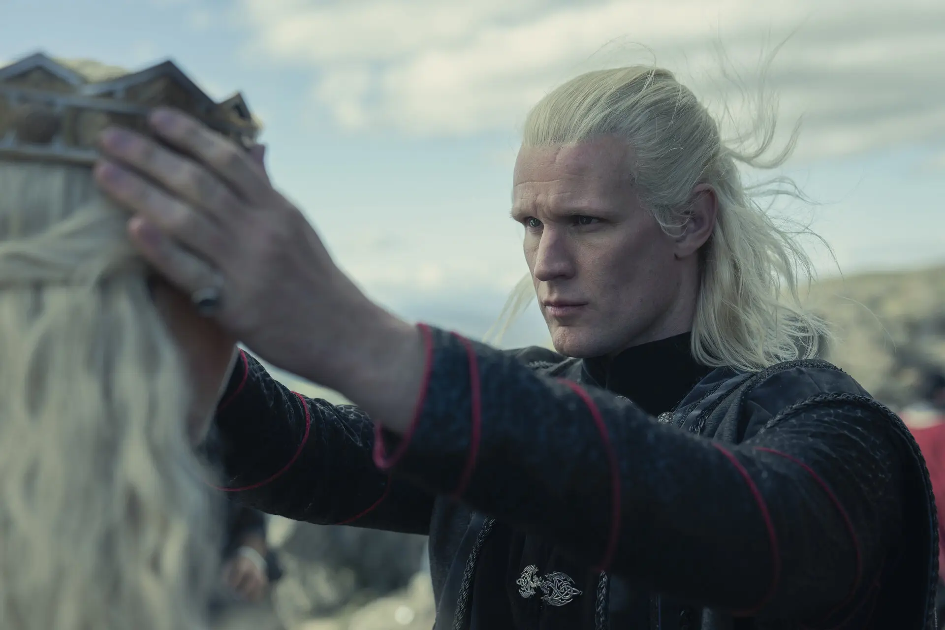 Деймон (Метт Сміт) коронував свою дружину-племінницю королевою. Але не без певного страху.